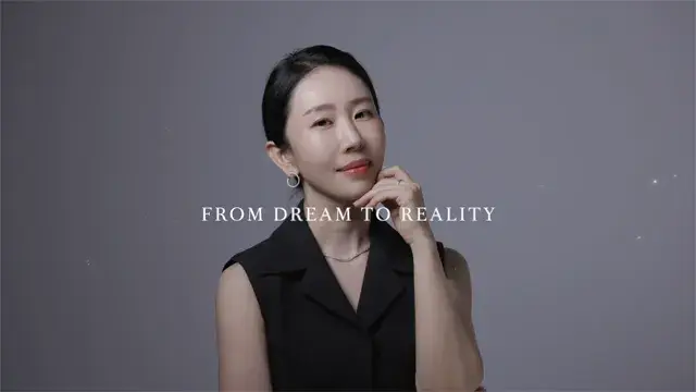 'FROM DREAM TO REALITY' 문구가 얹힌 대표원장 인터뷰 영상 장면